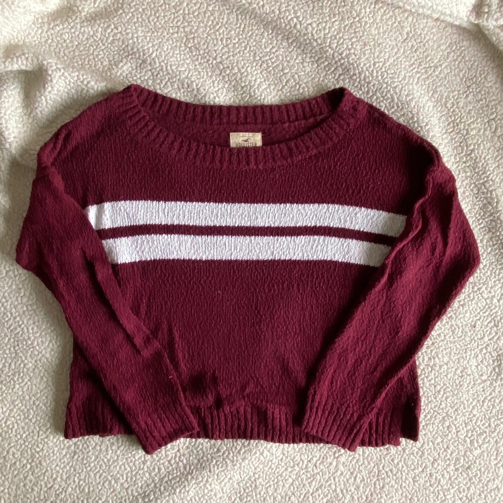 Maroon Hollister sweater